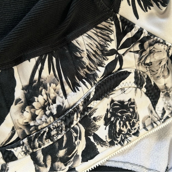 Lululemon Floral Black and White Women's Jacket Size 4 - Picture 6 of 9